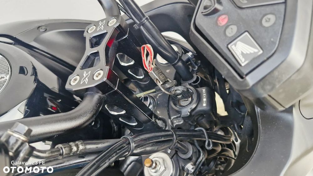 Honda VFR - 25