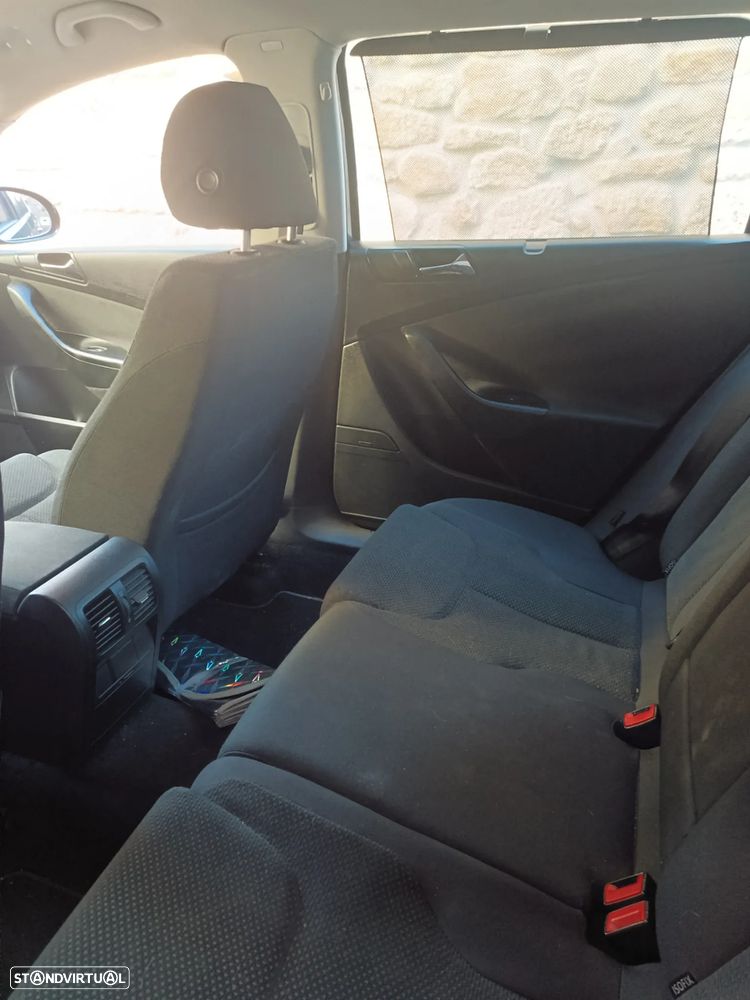 VW Passat Variant 2.0 TDI 4M Confortline - 14