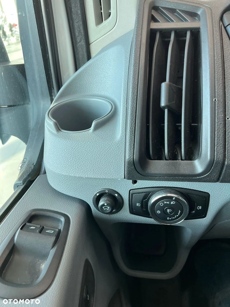 Ford Transit 350 Combi 2.2 TDCi Manual / BEZWYPADKOWY / GWARANCJA / 9 MIEJSC / SERWISOWANY / 1WŁ. / ORYGINALNY PRZEBIEG / RAMPA DLA INWALIDÓW - 24