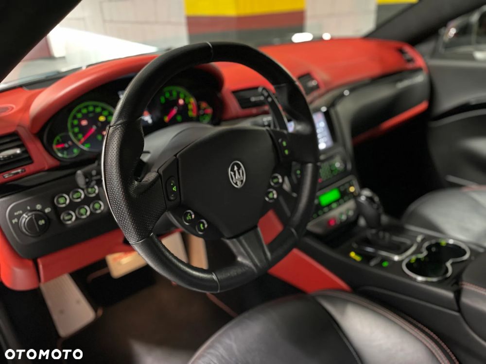 Maserati GranTurismo S Automat - 23