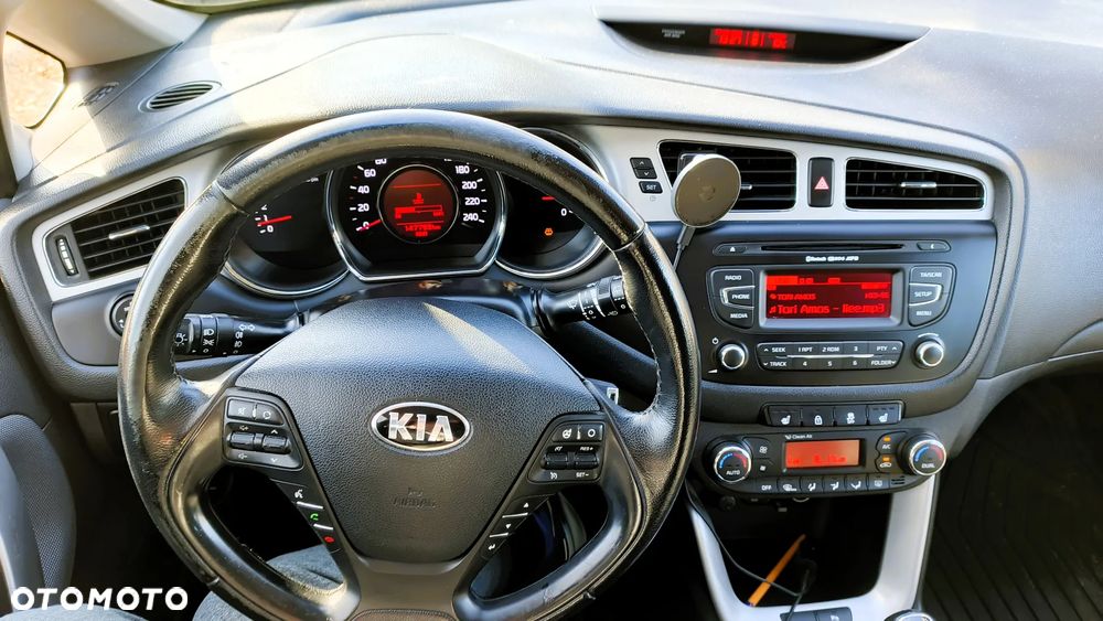Kia Ceed - 11
