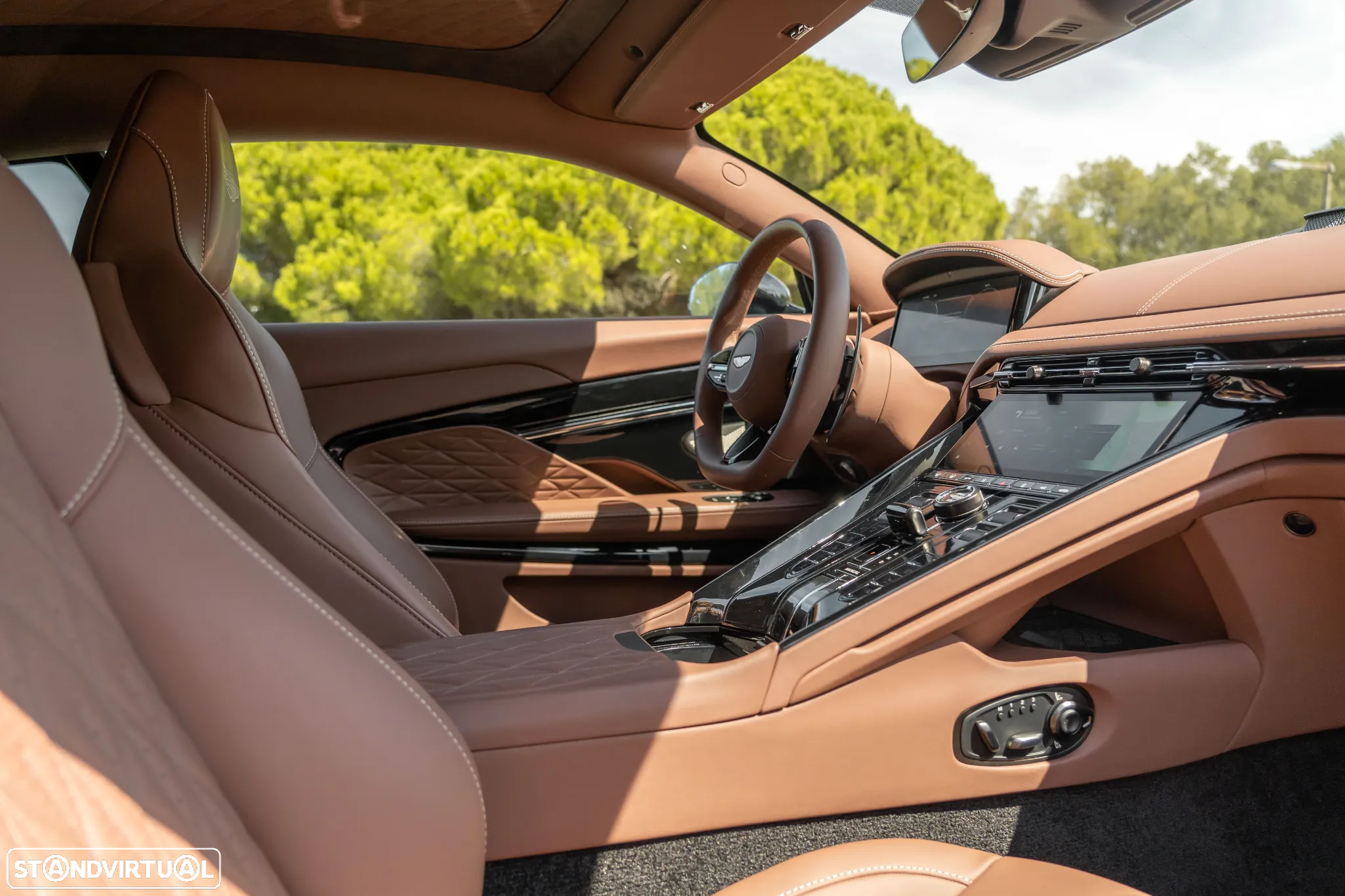 Aston Martin DB12 Coupé V8 Auto - 19