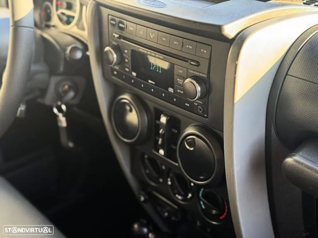 Jeep Wrangler Unlimited 2.8 CRD DPF Auto Sahara - 14