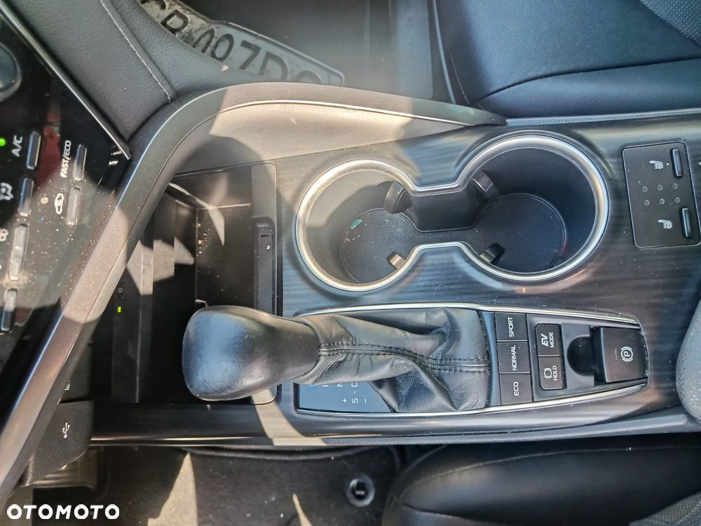 Toyota Camry 2.5 Hybrid Executive CVT - 8