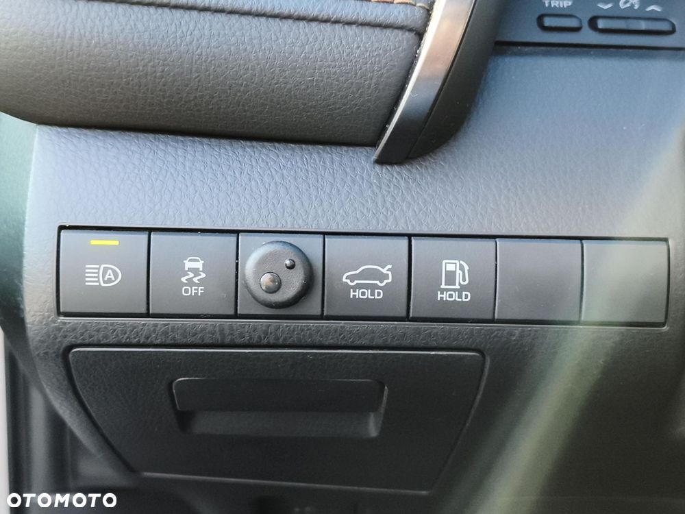 Toyota Camry 2.5 Hybrid Executive CVT - 24