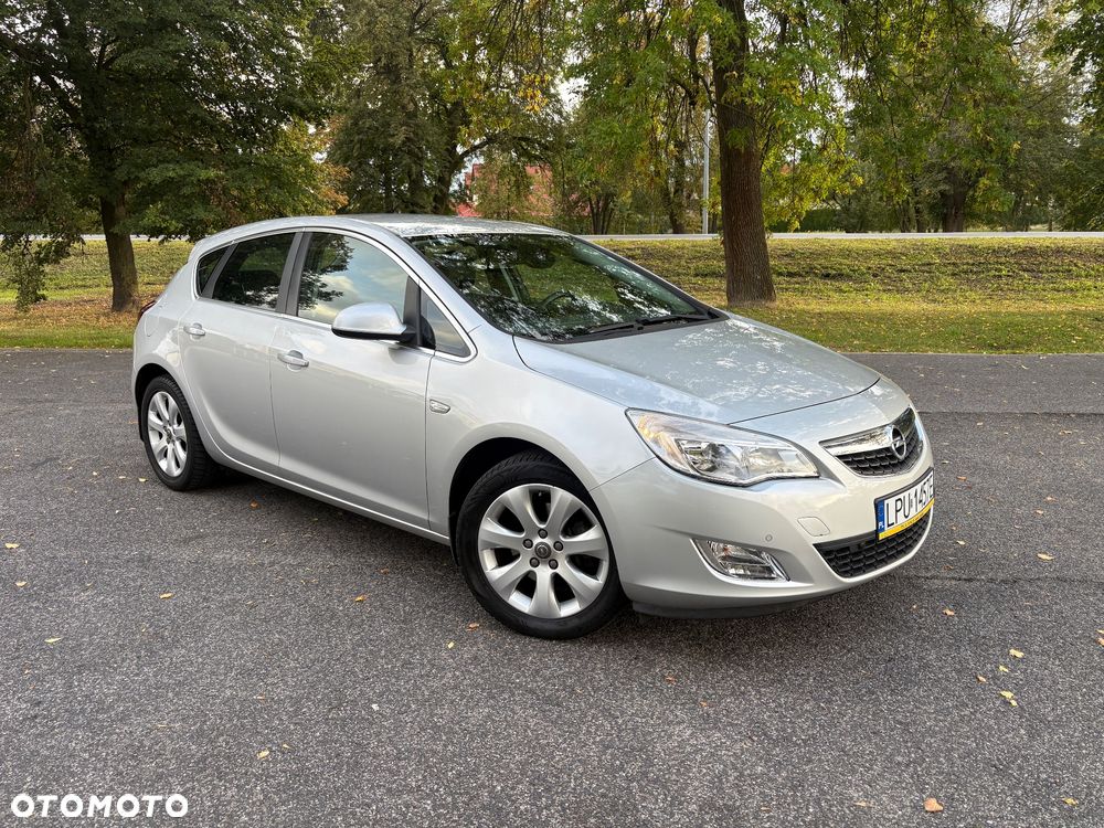 Opel Astra 1.6 T SIDI Cosmo S&S - 2