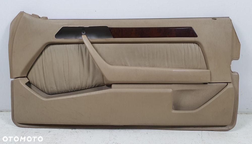 TAPICERKA BOCZEK PRAWY PRZÓD MERCEDES W124 COUPE - 1