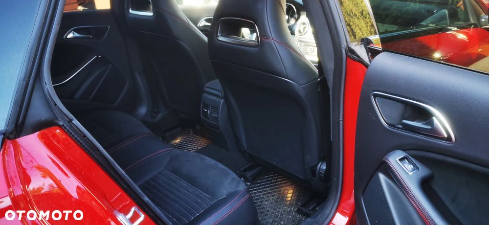 Mercedes-Benz CLA 220 4-Matic - 10