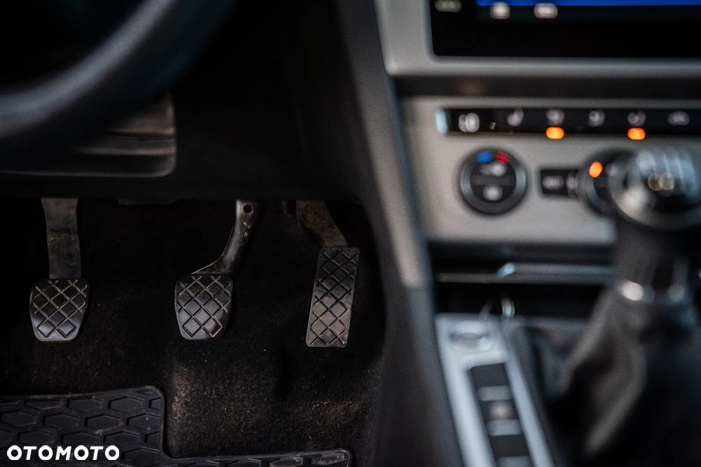 Volkswagen Passat - 23