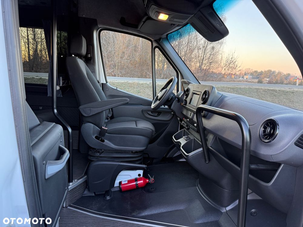 Mercedes-Benz Sprinter 517 - 24