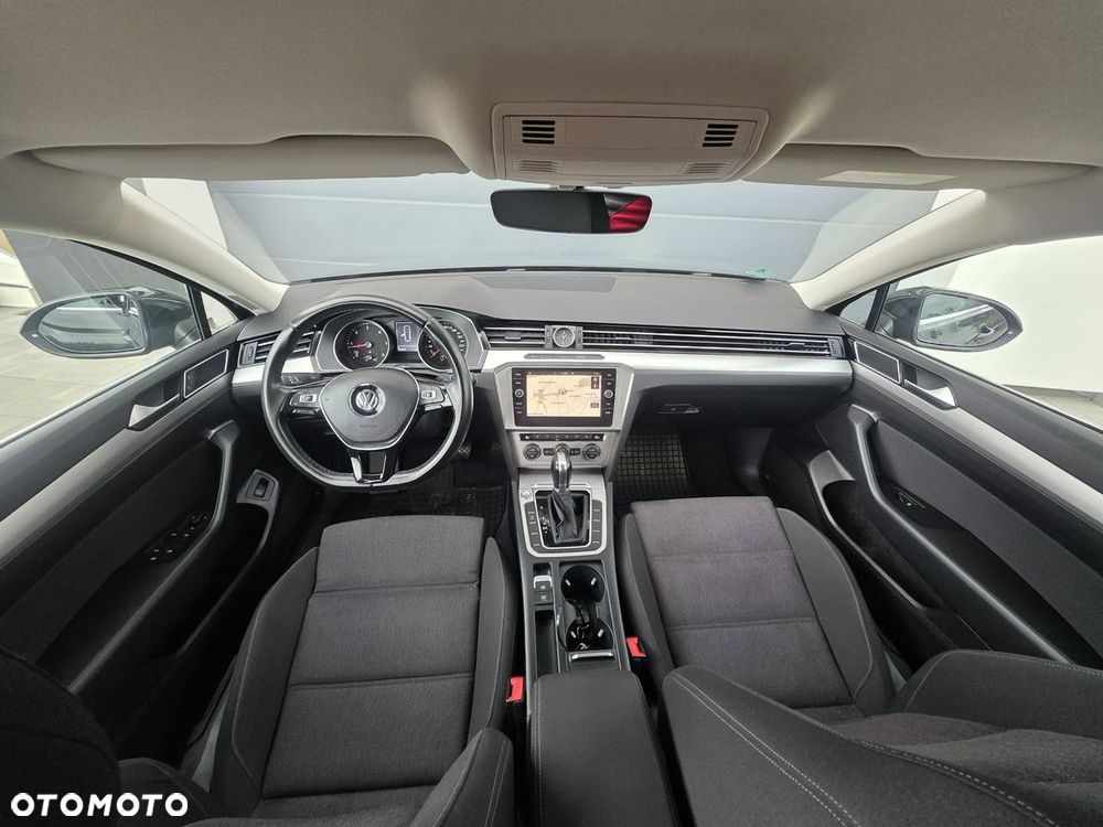 Volkswagen Passat - 13