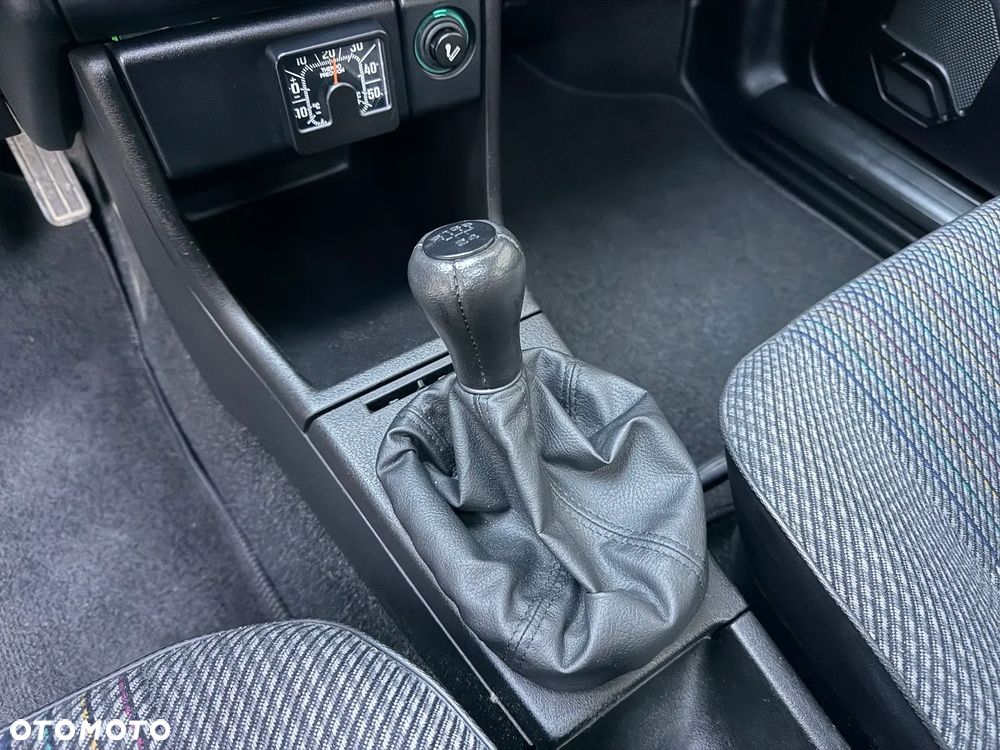 Volkswagen Passat 1.8 CL - 13