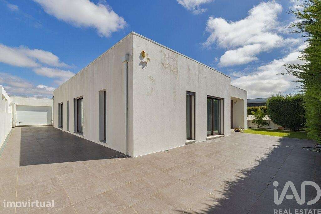 Moradia isolada T4 em Azeitão de 172 m2 - Grande imagem: 4/34