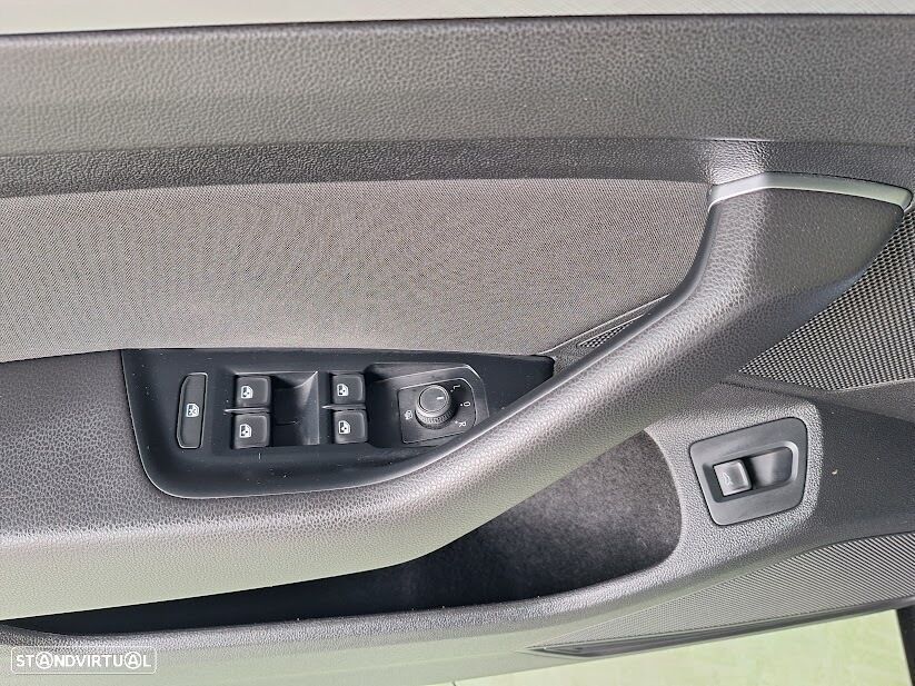 VW Passat Variant 2.0 TDi Business DSG - 15