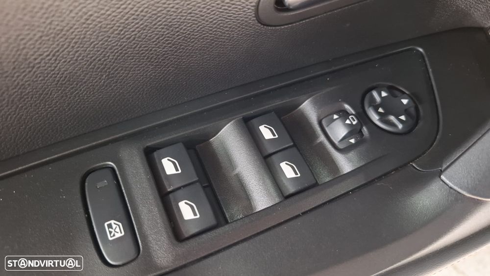 Peugeot 2008 1.2 Hybrid Allure e-DCS6 - 25