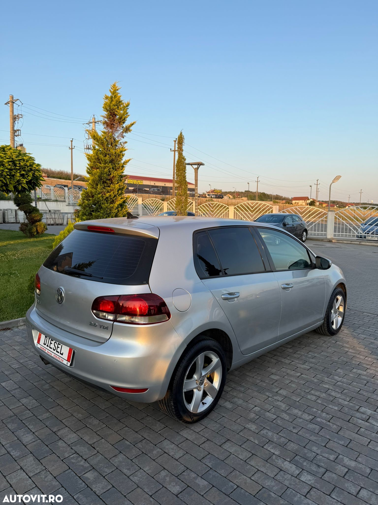 Volkswagen Golf 2.0 TDI BlueMotion Technology Comfortline DSG - 4