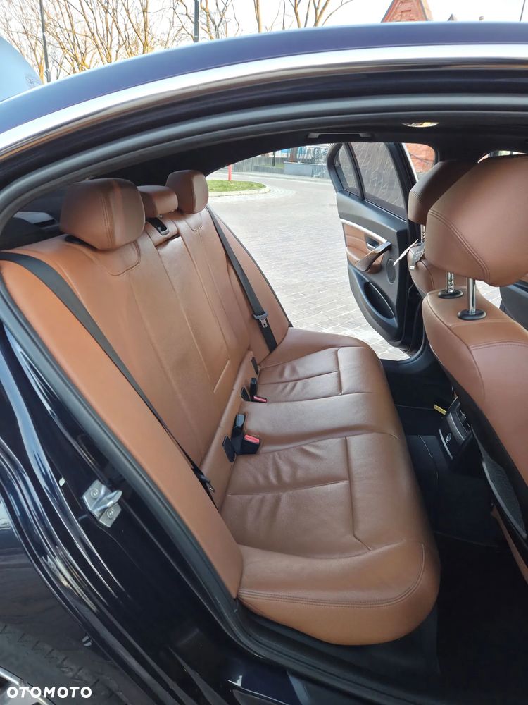 BMW Seria 3 328i Luxury Line - 4