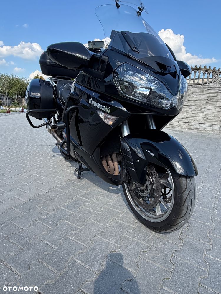 Kawasaki GTR - 14