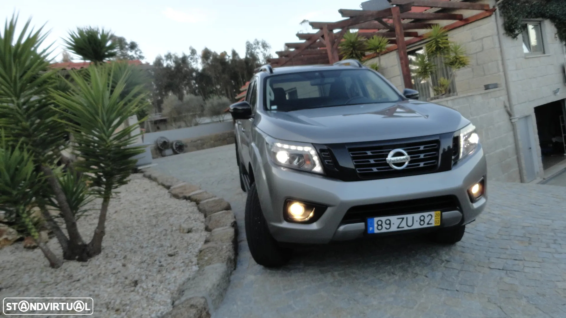 Nissan Navara 2.3 dCi CD 4WD N-Guard - 4