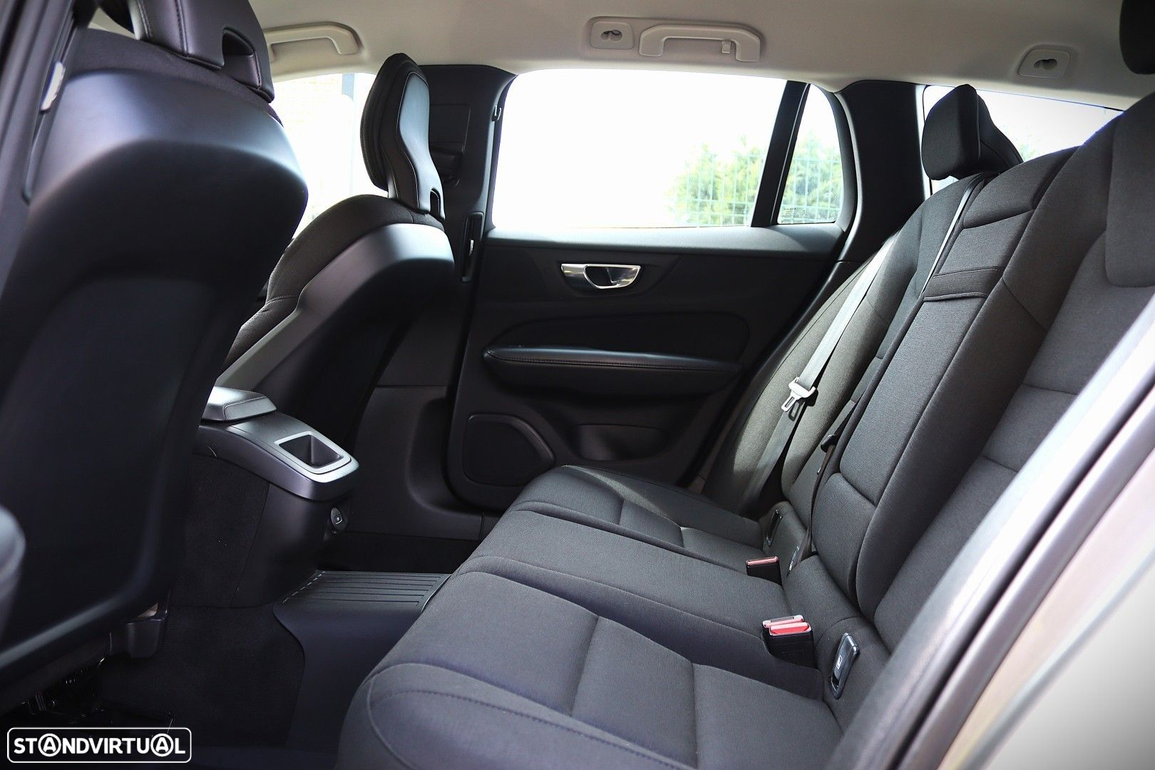 Volvo V60 2.0 B4 Momentum Geartronic - 26