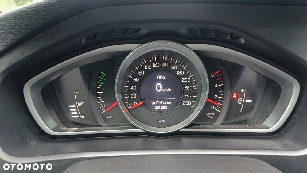 Volvo V40 ver-d2-r--design - 17