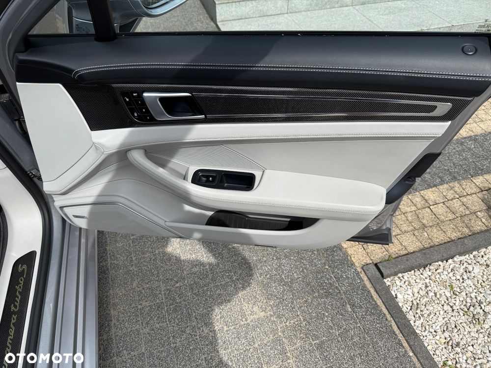 Porsche Panamera - 16