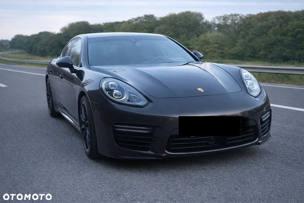 Porsche Panamera - 4
