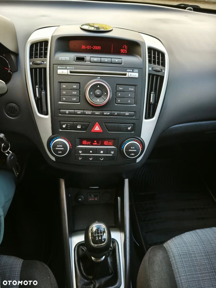 Kia Ceed 1.6 CRDi ISG Spirit - 23