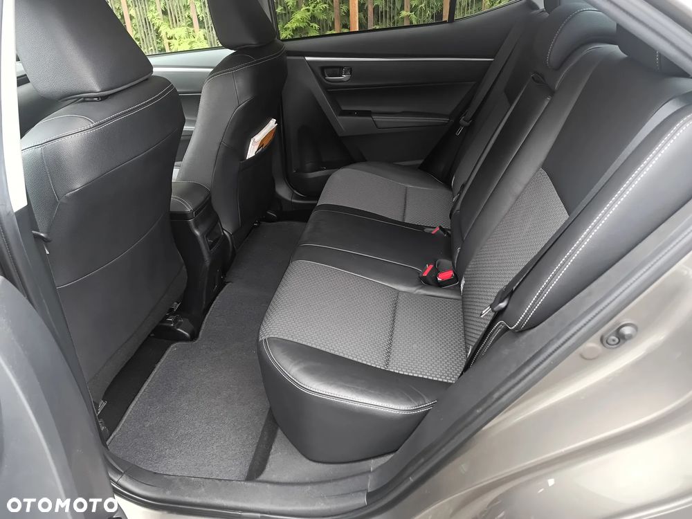 Toyota Corolla 1.6 Premium MS - 13