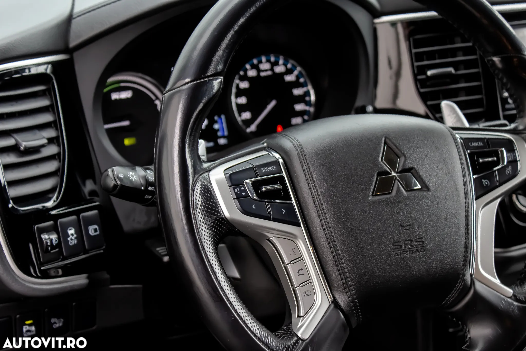 Mitsubishi Outlander 2.0 4WD Plug-In Hybrid Top - 9