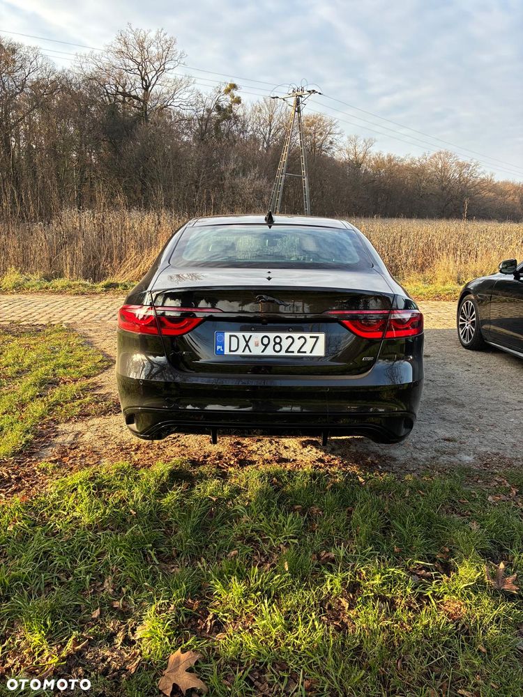 Jaguar XF P300 AWD R-Dynamic SE - 19