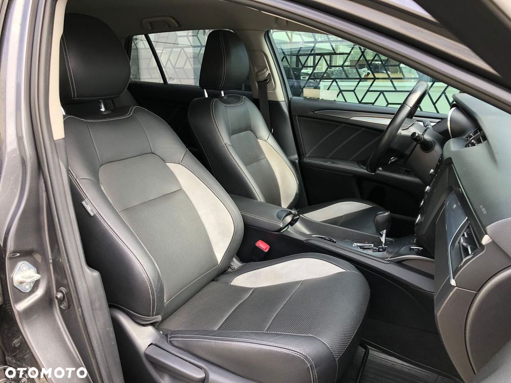 Toyota Avensis - 24