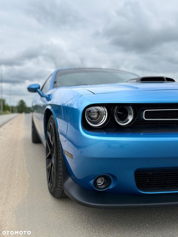 Dodge Challenger - 2