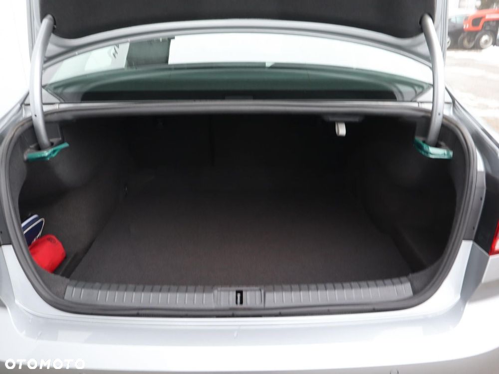 Volkswagen Passat - 8