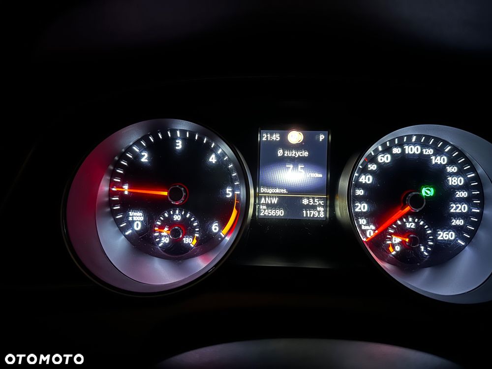 Volkswagen Passat - 4