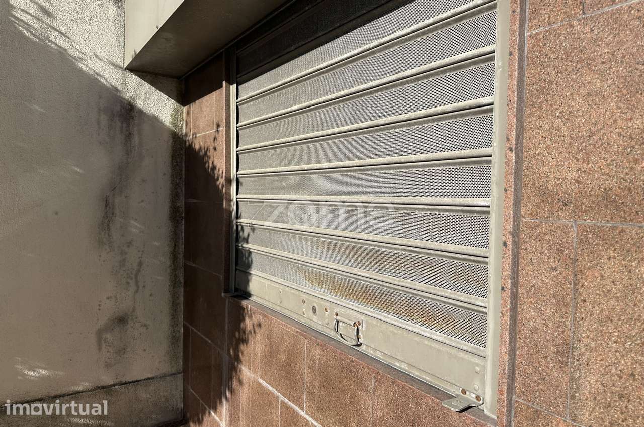 Loja com 2 espaços (R/C + Cave), em Carcavelos - Grande imagem: 5/15