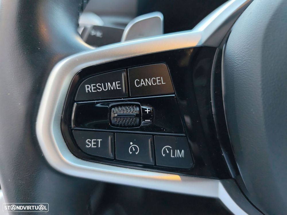 BMW 320 d Pack Desportivo M Auto — fotografia 18