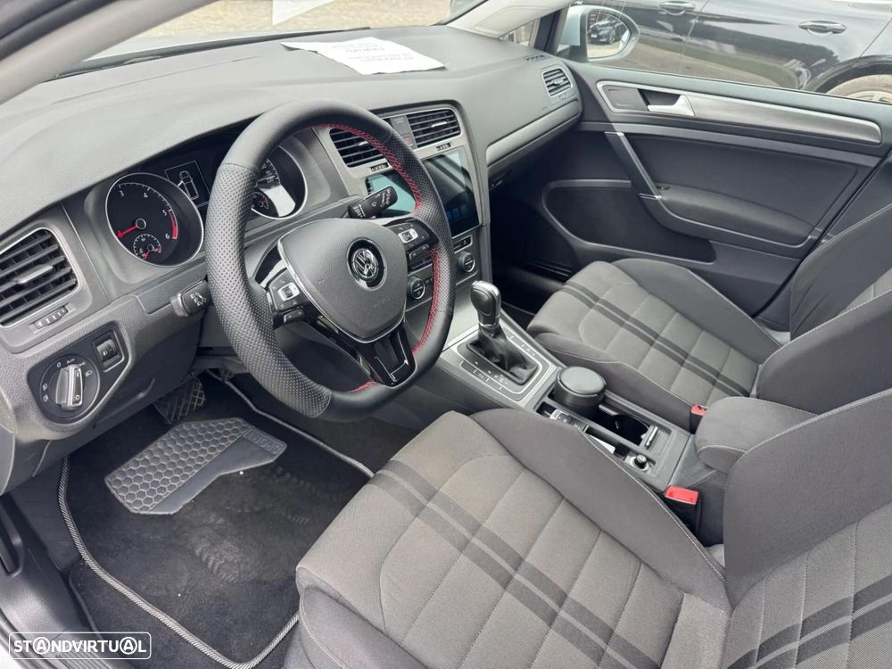 VW Golf Variant 1.6 TDi Highline DSG - 33