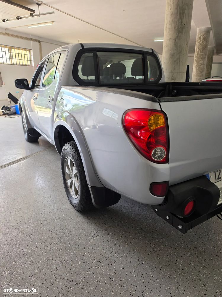 Mitsubishi L200 2.5 DI-D CD Invite+ AC/ABS 4WD - 4
