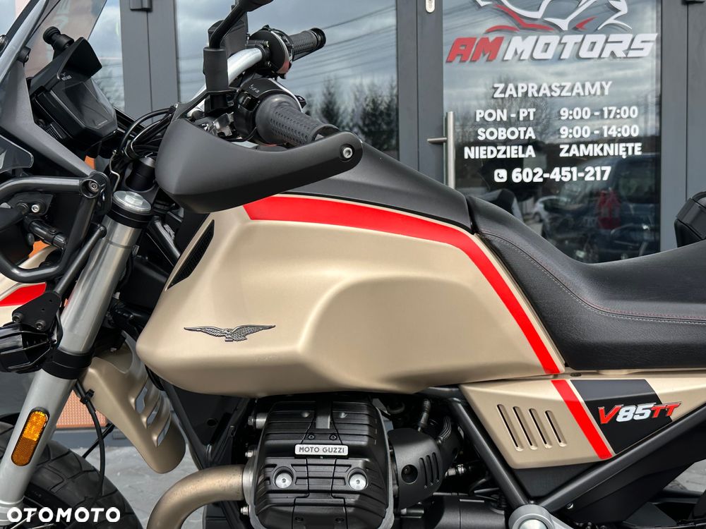 Moto Guzzi V85 - 33