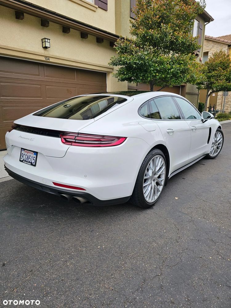 Porsche Panamera 4S - 6
