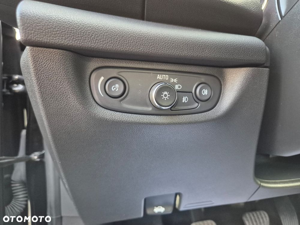 Opel Insignia 1.5 T Innovation S&S - 26