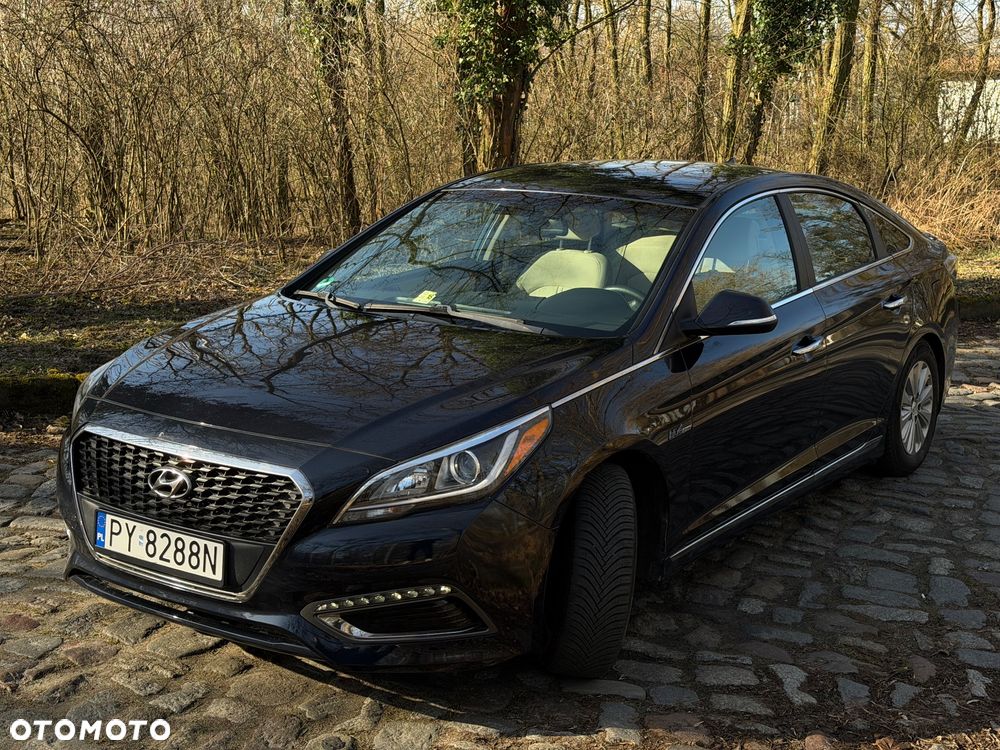 Hyundai Sonata - 1