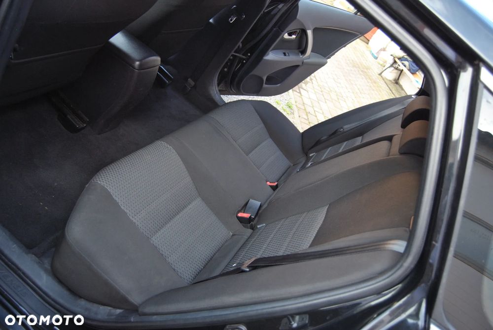 Toyota Avensis 1.8 Premium EU5 - 23