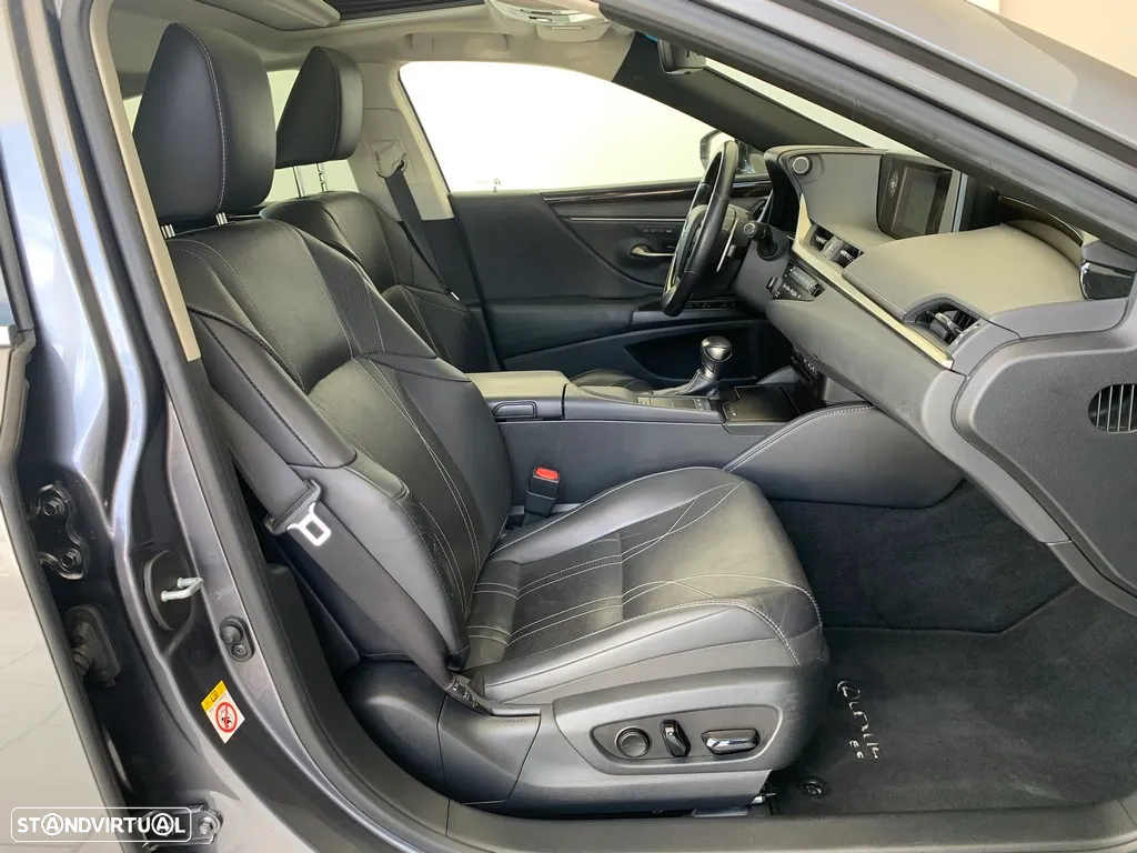 Lexus ES 300h Executive+ - 30