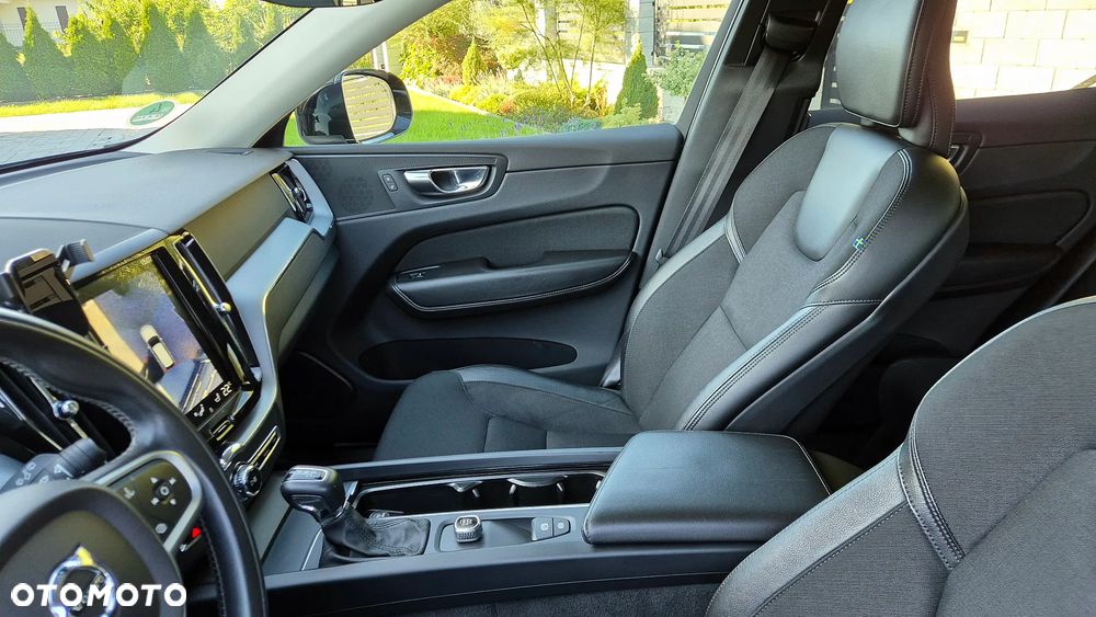 Volvo XC 60 D4 Momentum Pro - 11