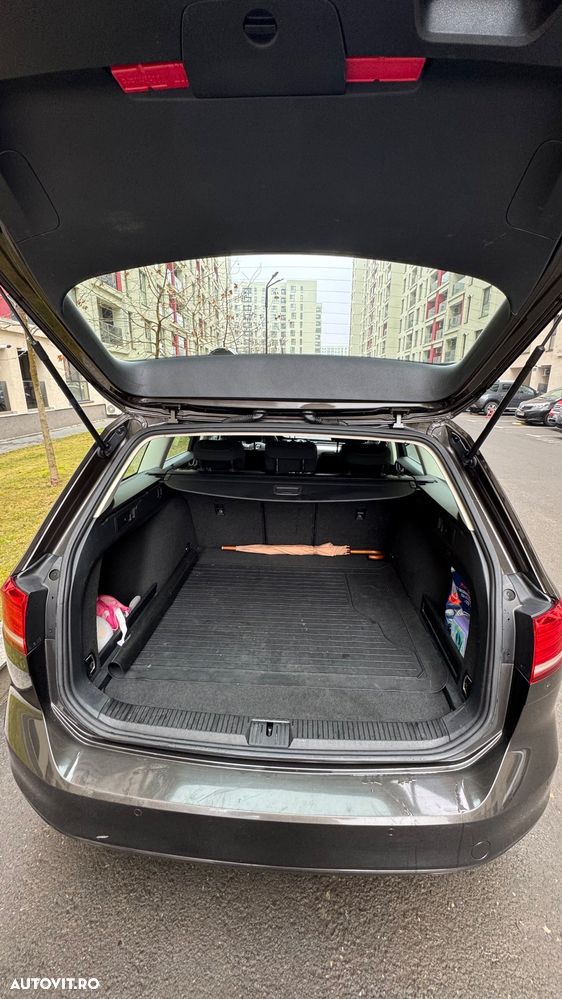 Volkswagen Passat - 12