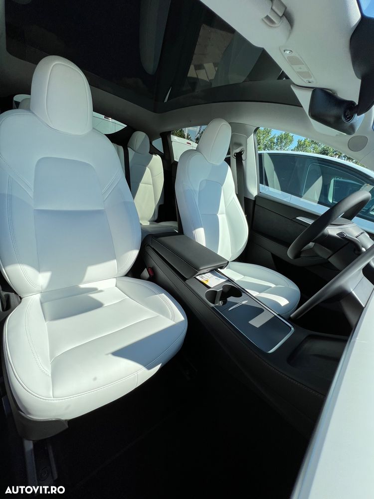 Tesla Model Y AWD Performance - 5