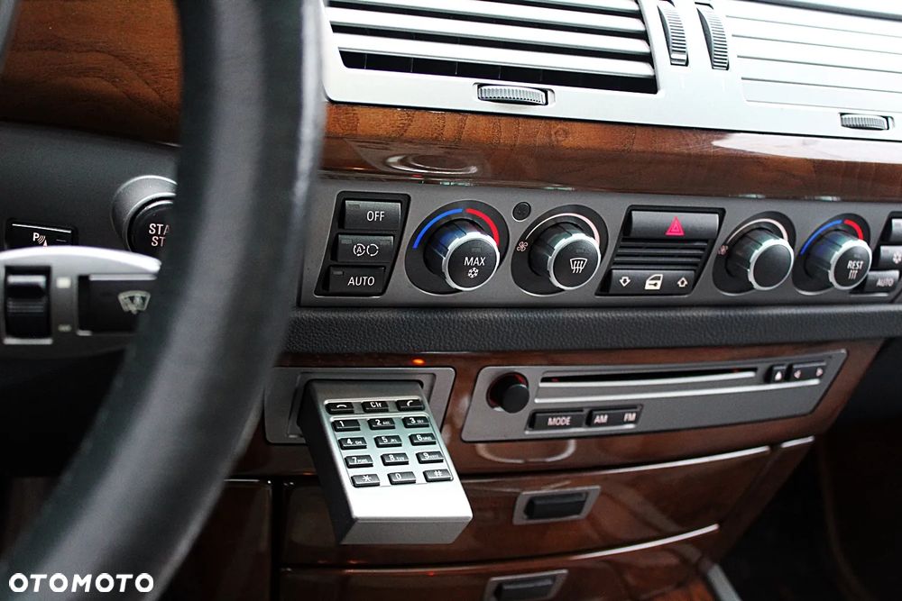 BMW Seria 7 750Li - 27