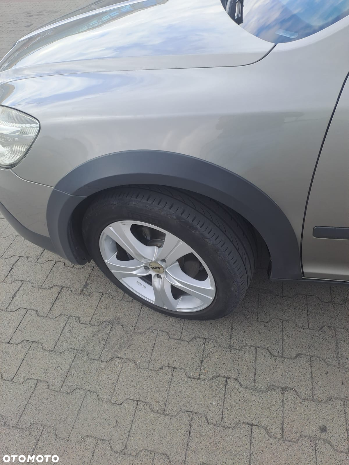 Skoda Octavia Combi 2.0 TDI DPF 4x4 Scout - 9